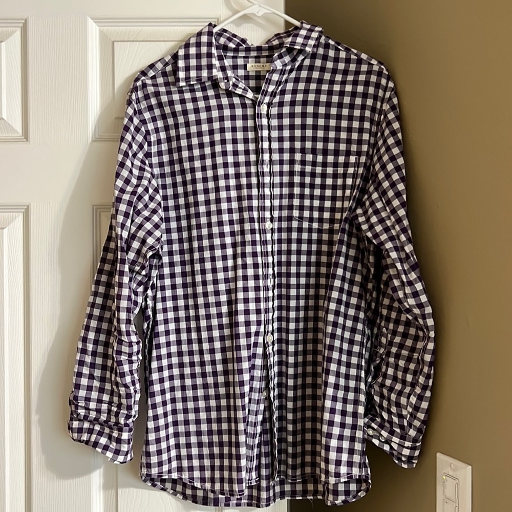 Long sleeve button shirt with a pocket, medium